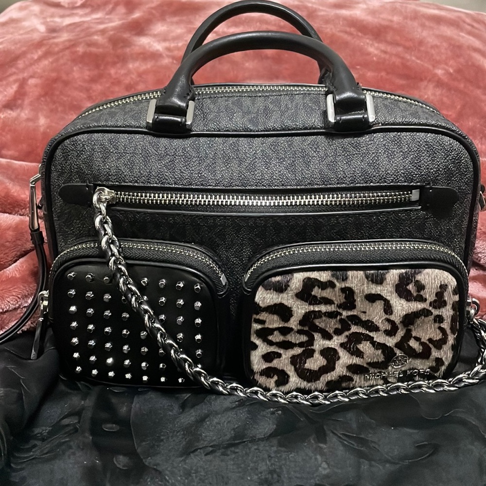 MICHAEL Michael Kors Elliot medium messenger crossbody bag in black.